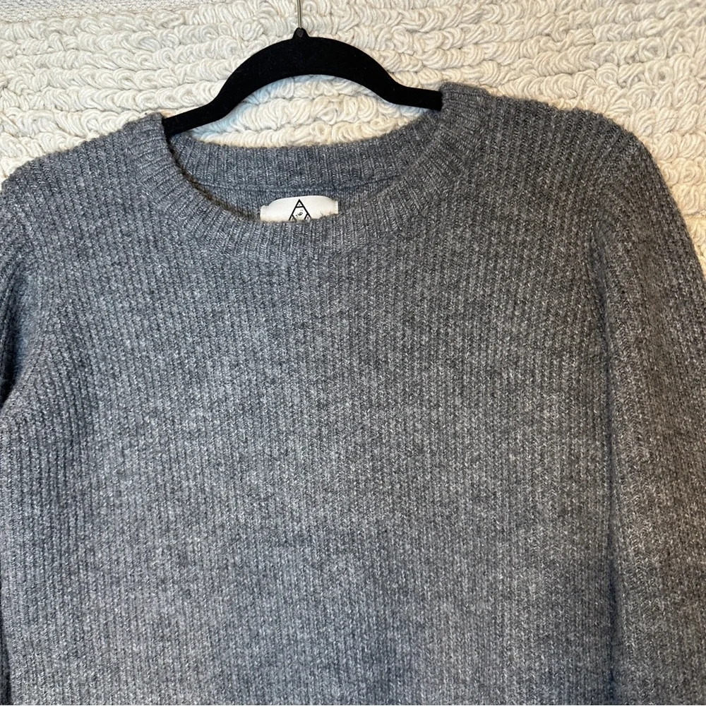 UNIF x Urban Outfitters gray and white layer ribbed crewneck sweater S - Picture 3 of 12